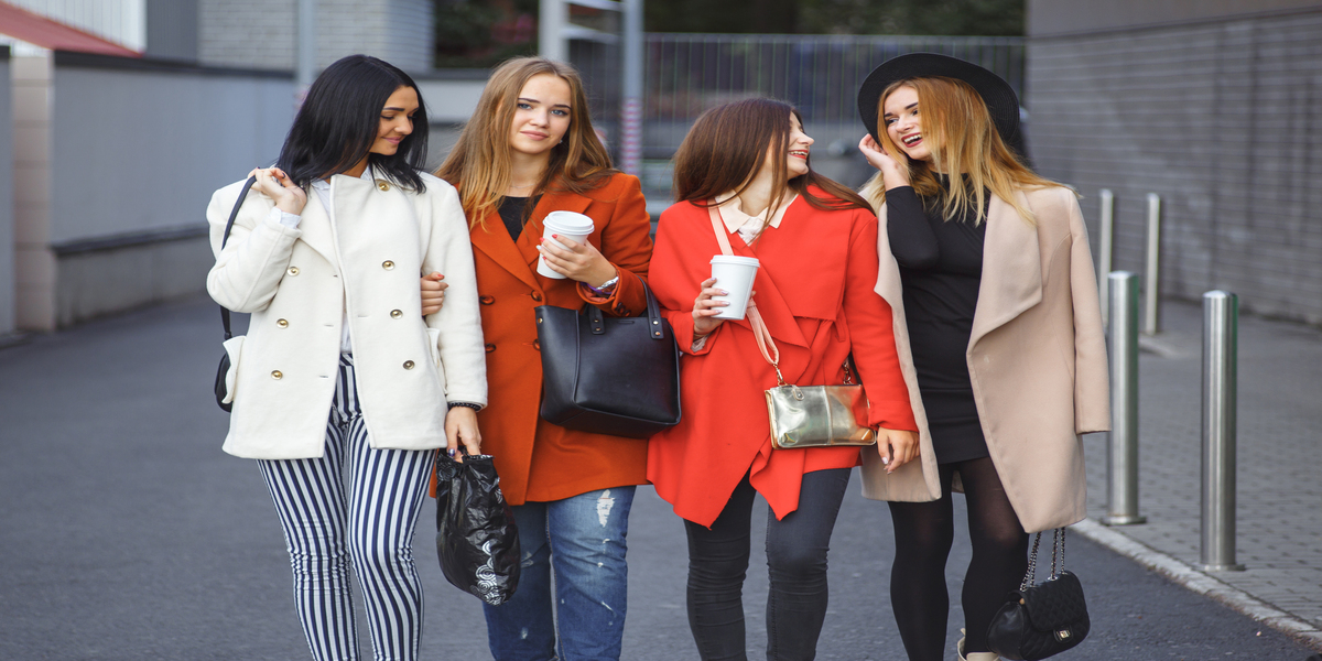 Top 10 Powerful Women’s Fashion Trends 2025: Oversized Blazer & More